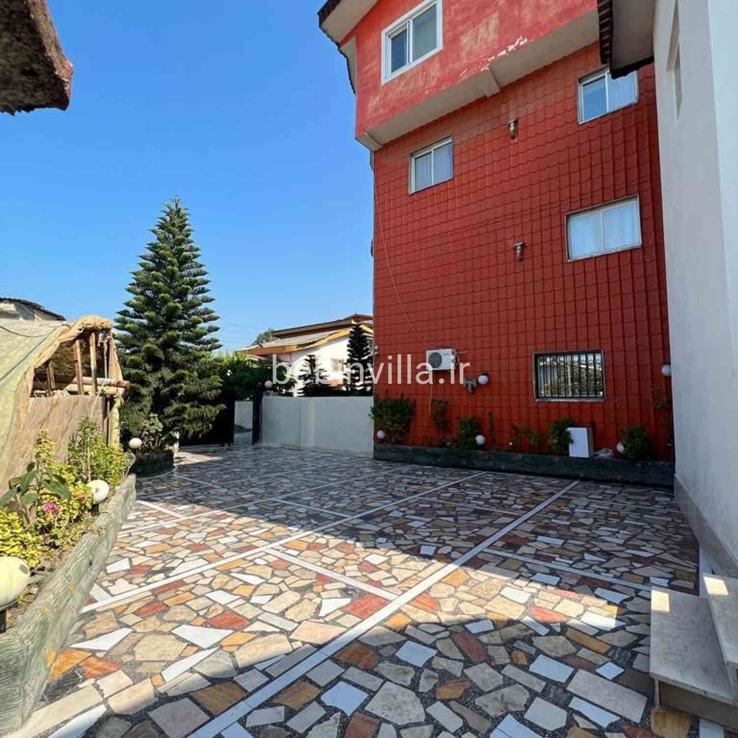 ویلا با استخر سرپوشیده در چالوس