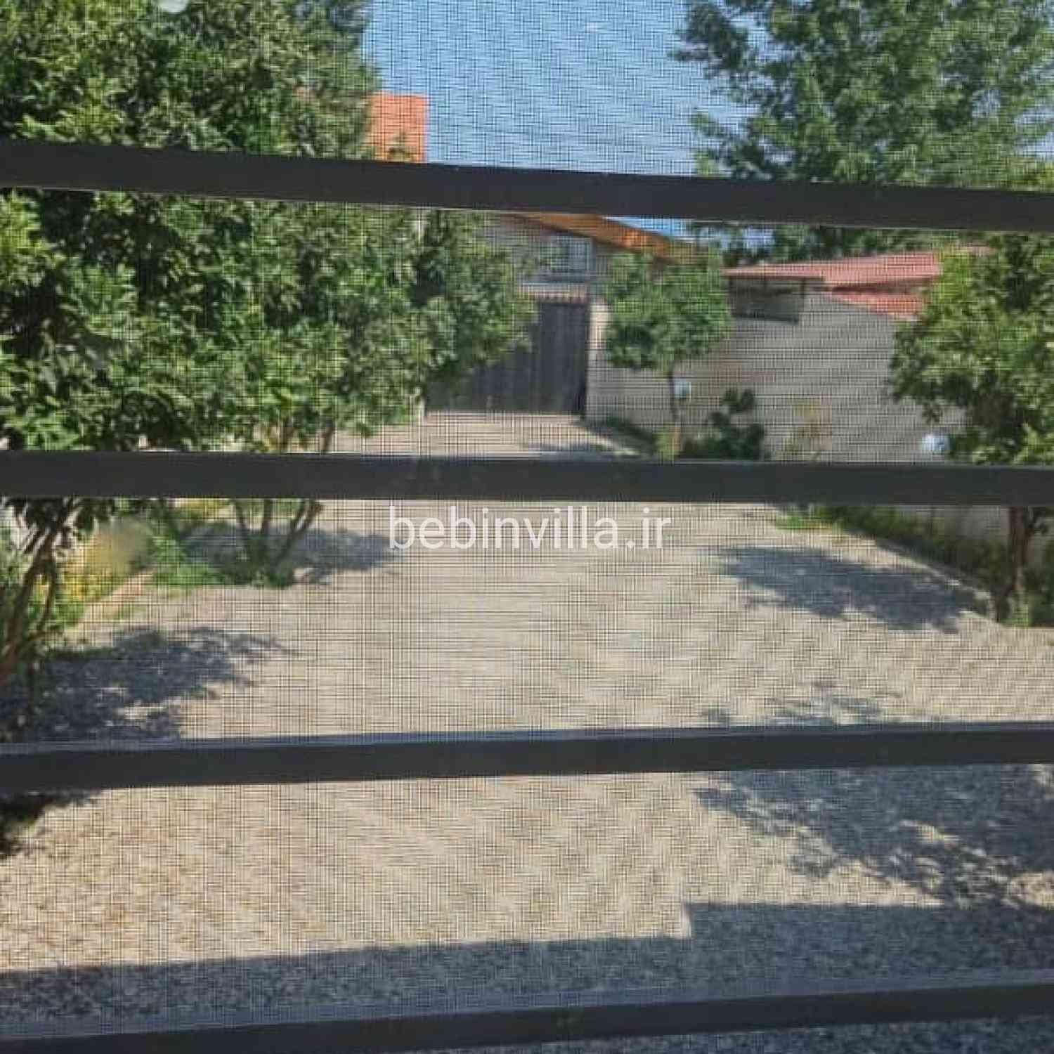 سه خوابه نزدیک ساحل در چالوس