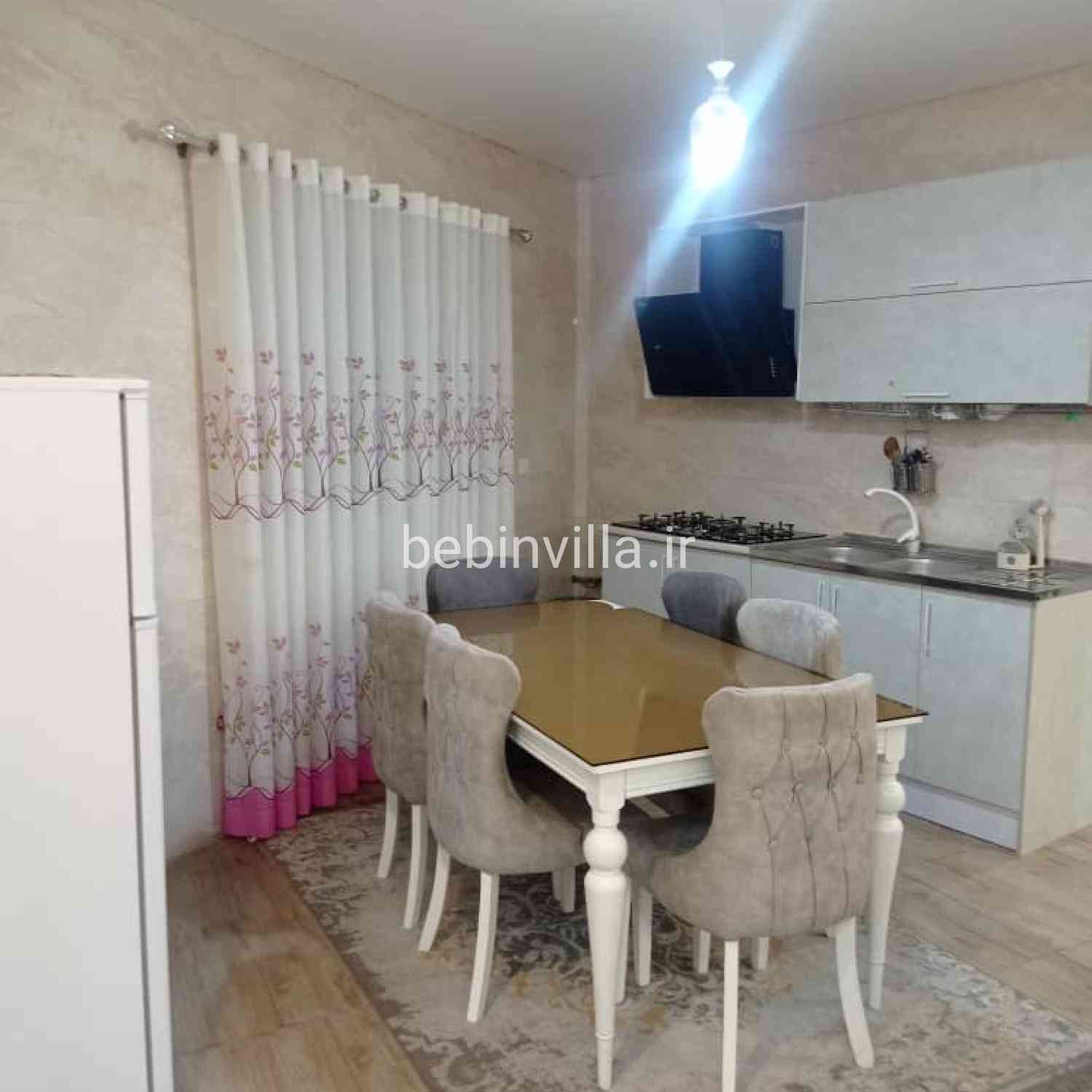 سه خوابه نزدیک ساحل در چالوس